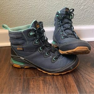 Women’s ahnu sugar pine hiking boots blue size 6 waterproof lightweight